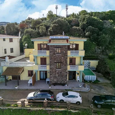 Apartment With Veranda And Private Parking *