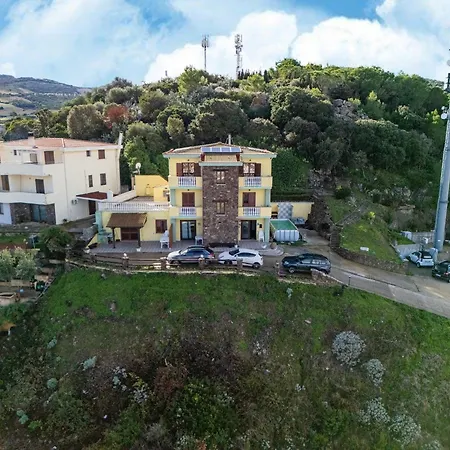 With Veranda And Private Parking Castelsardo
