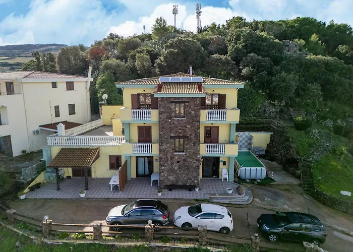 Apartment With Veranda And Private Parking *